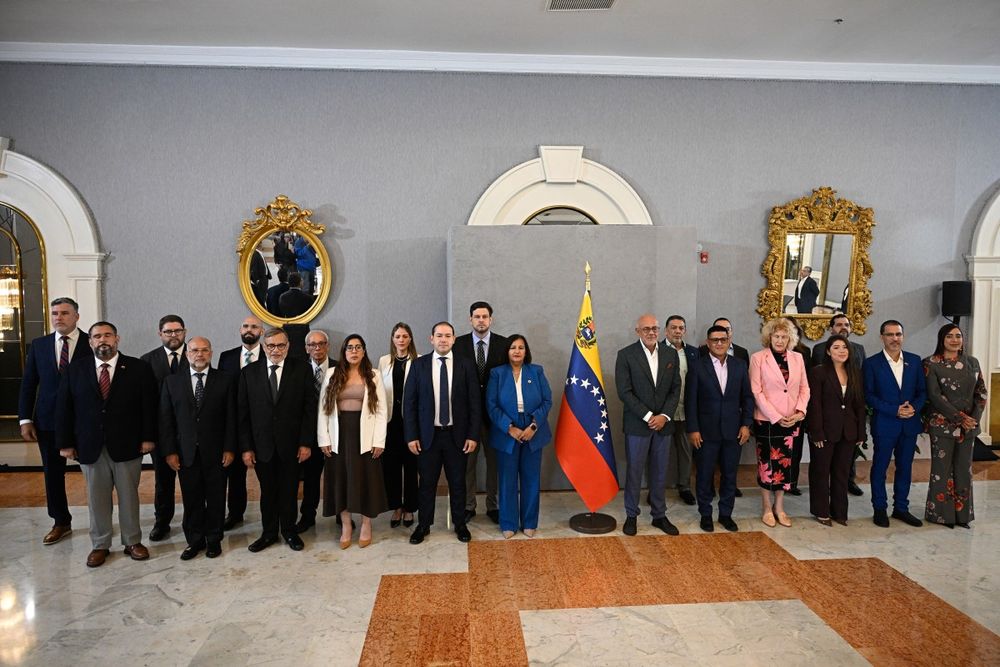 Las delegaciones encabezadas por Figuera y Rodr&iacute;guez en el tercer ciclo de di&aacute;logo