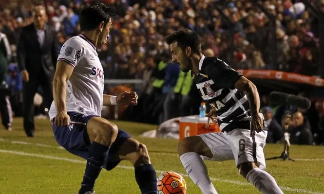 Yago controla la pelota ante Fucile