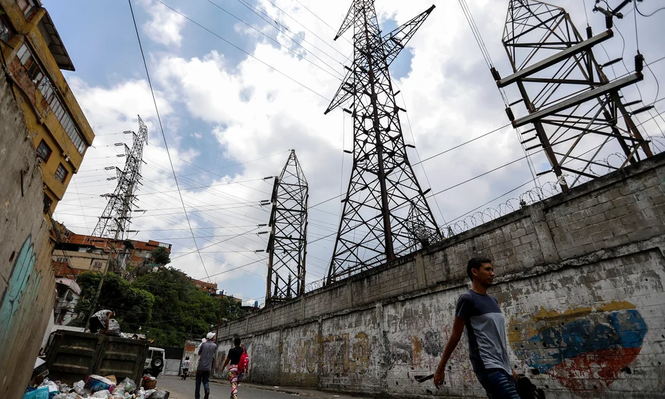 Racionamiento eléctrico, sanciones y devaluación, el cóctel que deja a Venezuela al filo de la recesión