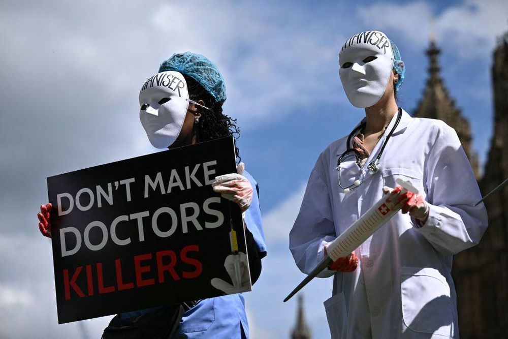 Dos grupos clave necesitan apoyo: los proveedores de atención médica y los familiares.