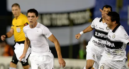 El Observador | Alejandro Silva festeja su gol