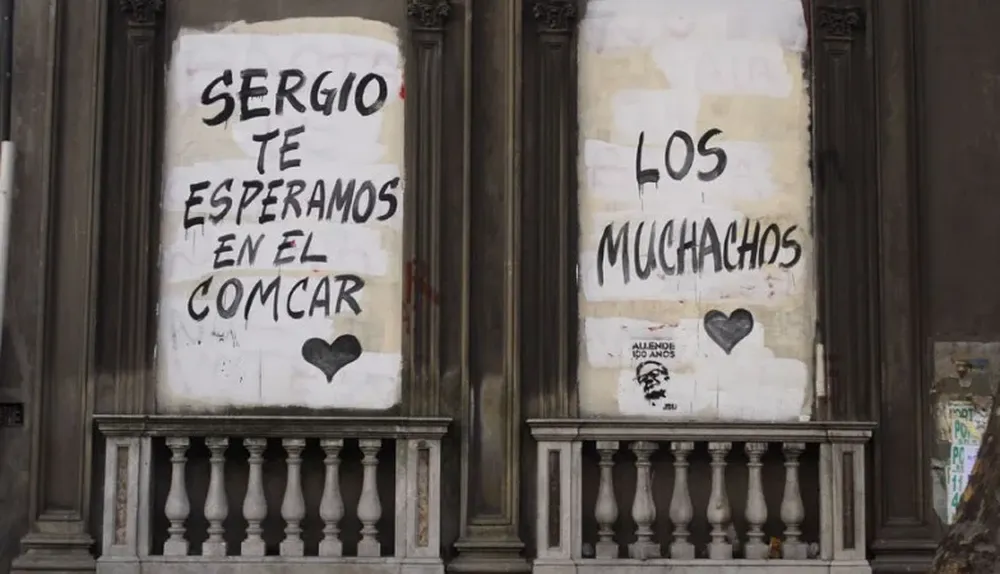 Graffiti frente a la Cooperativa de Previsión Social, hoy borrado, que aludía en 2008 a Sergio Hermida