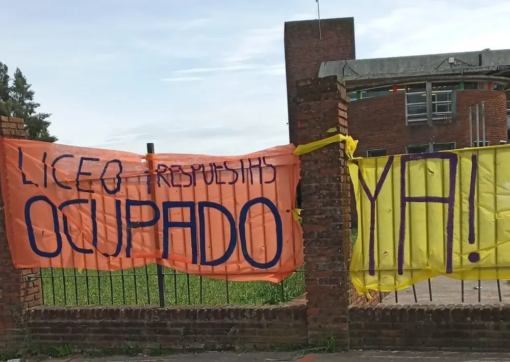 Entrada del Liceo 52 de Villa García, ocupado este lunes