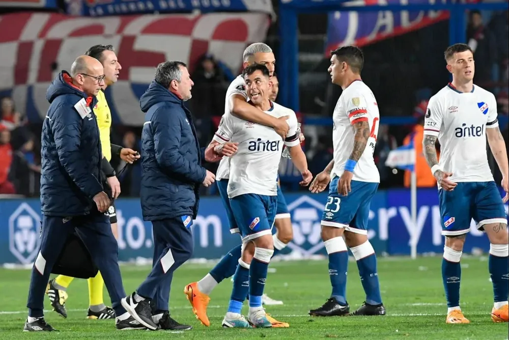 Diego Rodríguez, junto a Polenta y Ramírez