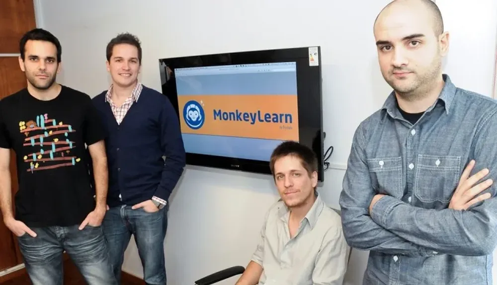 Ernesto Rodríguez, Martín Alcalá Rubí, Federico Pascual y Raúl Garreta, el equipo de MonkeyLearn