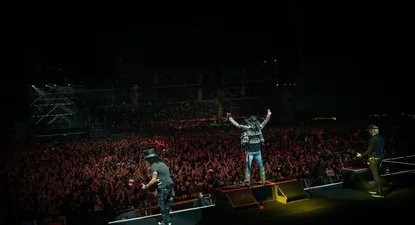 Slash, Axl Rose y Duff McKagan en el Centenario