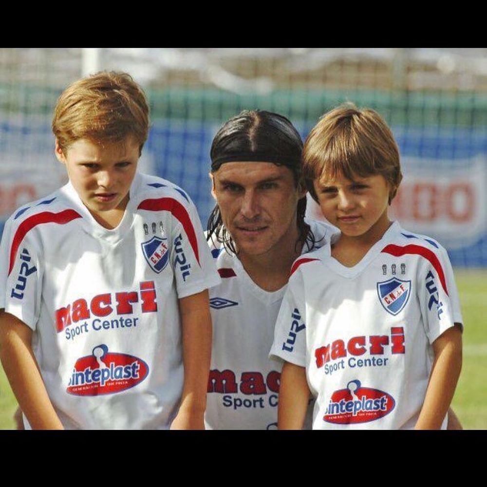 Santiago Medina junto a Alexander Medina y su hermano