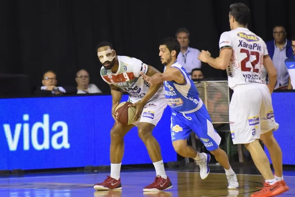 Aguada y Malvín en la primera final de la Liga: Smith y Cabot