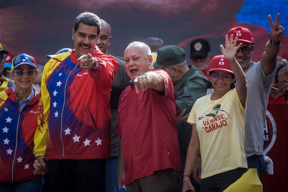 De izq. a der. la primera dama de Venezuela, Cilia Flores, el presidente de Venezuela, Nicolás Maduro, el diputado Diosdado Cabello, la vicepresidenta de Venezuela, Delcy Rodríguez y el diputado Jorge Rodríguez. EFE/Miguel Gutiérrez