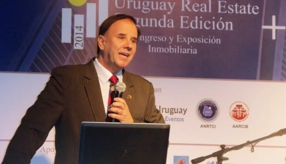 Mario Stefanoli durante su presentación en la 2da. Jornada Internacional de Valuación y Subasta