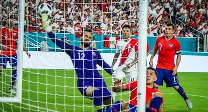 Perú goleó con autoridad a Chile en el clásico del Pacífico