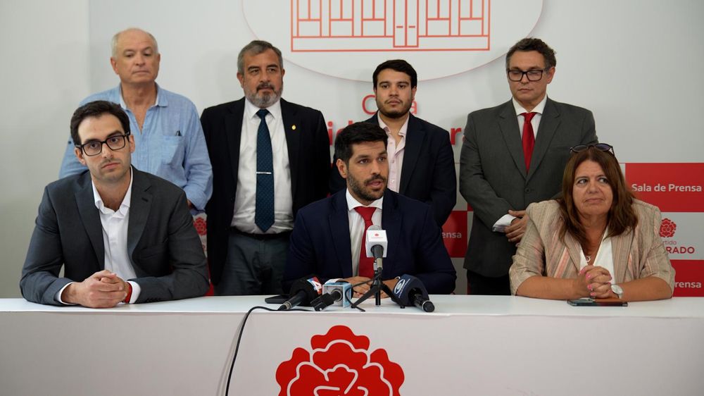 Andrés Ojeda en conferencia de prensa el lunes 16 de marzo de 2026