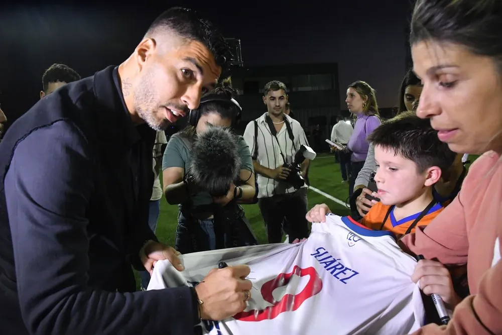 Luis Suárez el día de la inauguración de su complejo deportivo