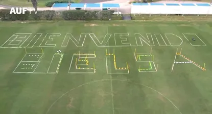 El momento de la presentación de Bielsa que fue cuestionado