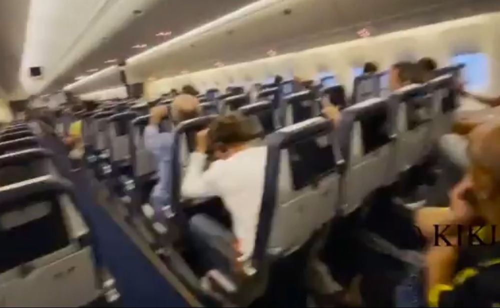 El susto en el avión de Cádiz
