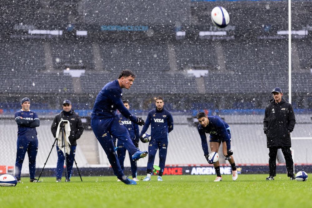 Entrenamientos de Los Pumas en el Stade de France y bajo nieve