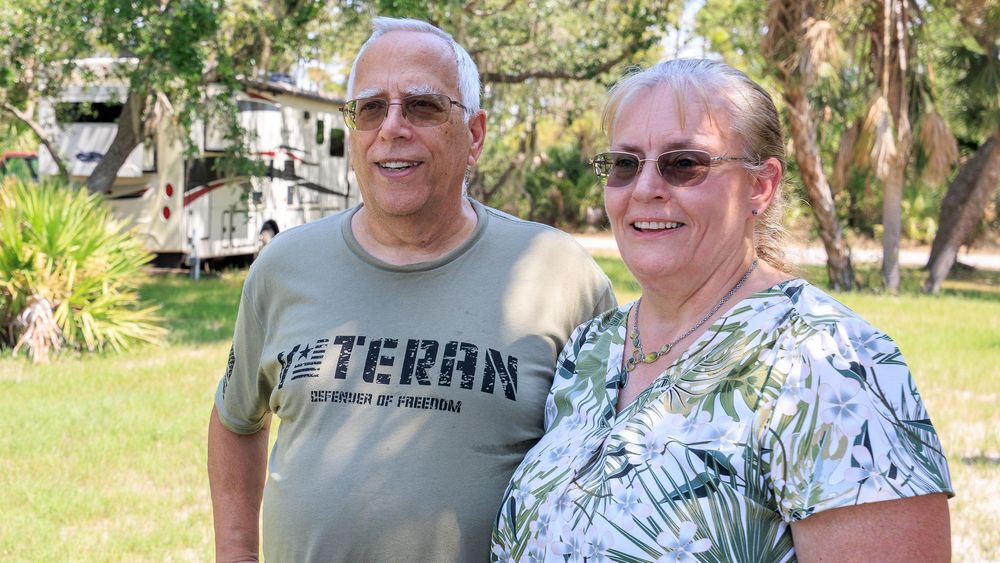 Louis Martin Prevost, hermano mayor del papa León XIV, vive en Florida junto a su esposa Deborah.
