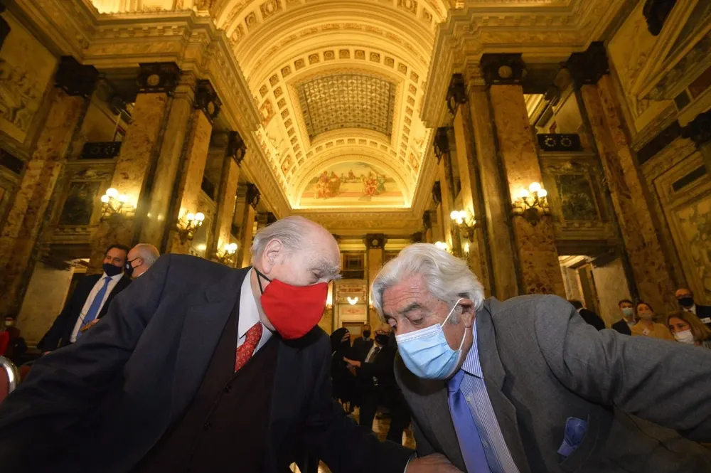 Los expresidentes suscribieron una carta de IDEA