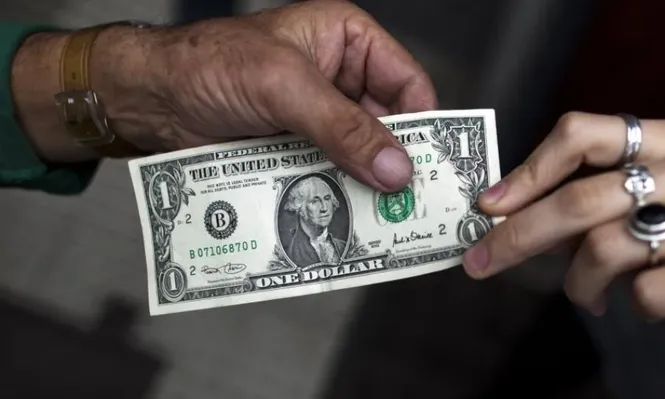 El dólar bajó 0,27%