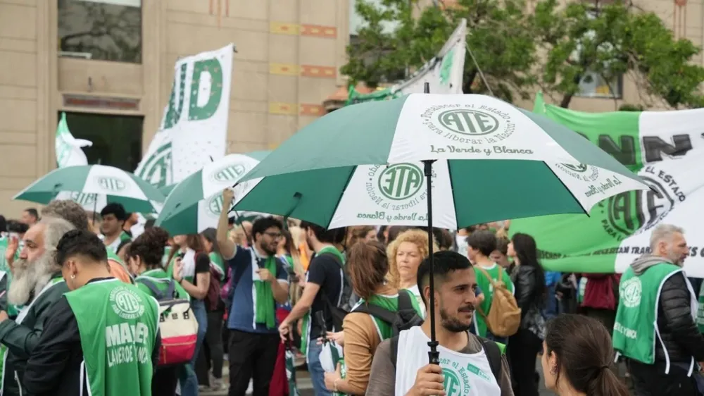 ATE llamó a un paro nacional para el miércoles y denunció más de 10 mil despidos