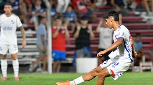 Agustín Dos Santos en el partido entre Nacional y Cerro Largo