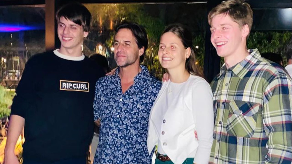 El presidente Luis Lacalle Pou junto a sus hijos