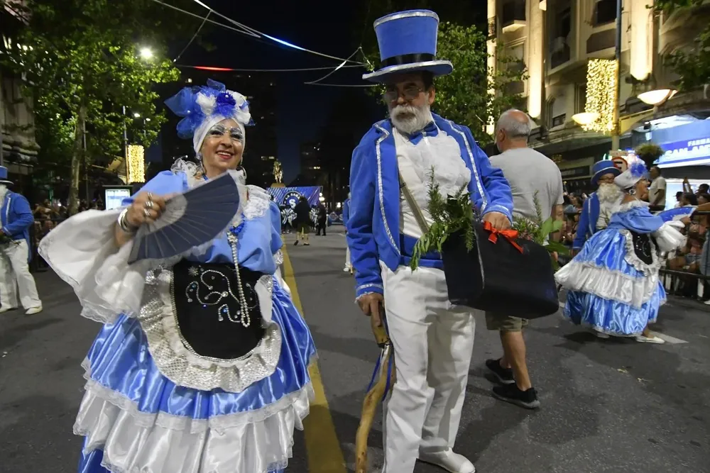 Integrantes de La Sara del Cordón, durante el Desfile Inaugural del Carnaval 2024.