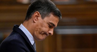 Pedro Sánchez acaba de hacer una pirueta política cuestionada en sus propias filas para ponerse a tono con los tiempos de remilitarización y sacar a España de los últimos lugares en presupuesto de defensa. Pero la OTAN ya se prepara para su cumbre de La Haya en junio, donde el gran tema será la nueva meta de gasto que pasará del 2% al 5% del PBI.&nbsp;
