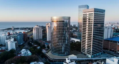 Lecueder inaugura su segunda zona franca y tiene la tercera en las gateras