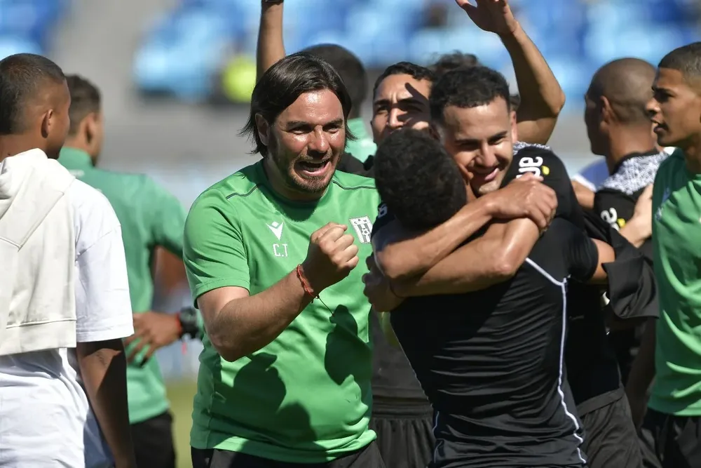 Santín festejó con sus jugadores