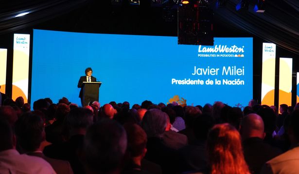 Javier Milei aseguró que la inflación para mitad del año que viene va a ser historia