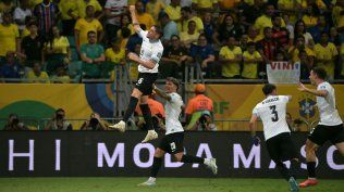 Federico Valverde de la selección de Uruguay, celebra su golazo ante Brasil