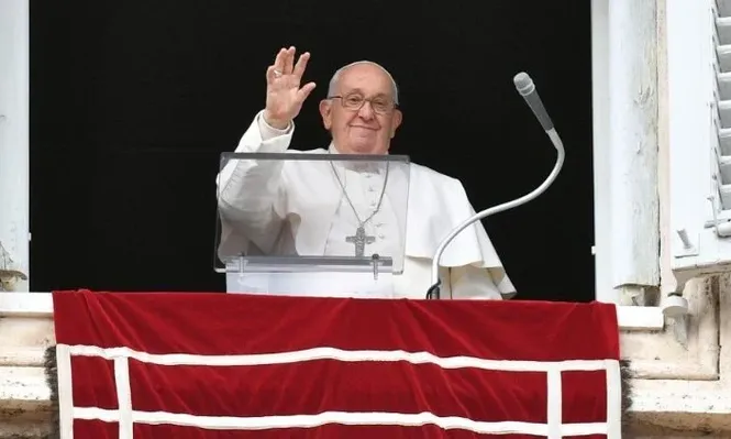 Francisco habló ante miles de fieles que lo escuchaban en la plaza de San Pedro.