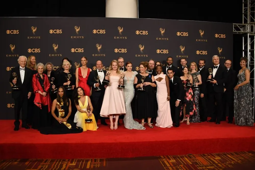 El equipo de The Handmaids Tale, una de las series estrella de la noche