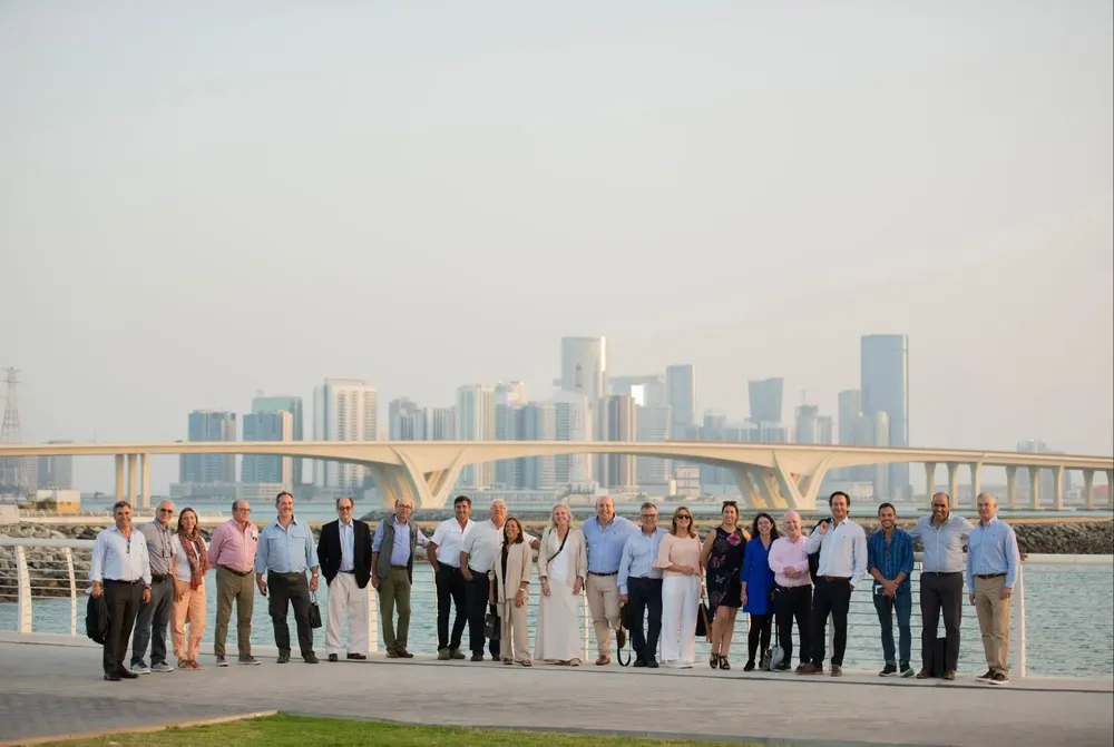 La delegación de Ceres en Port Zayed, a la salida del Museo de Louvre de Abu Dhabi. Misión comercial de empresarios con Ceres en Dubái