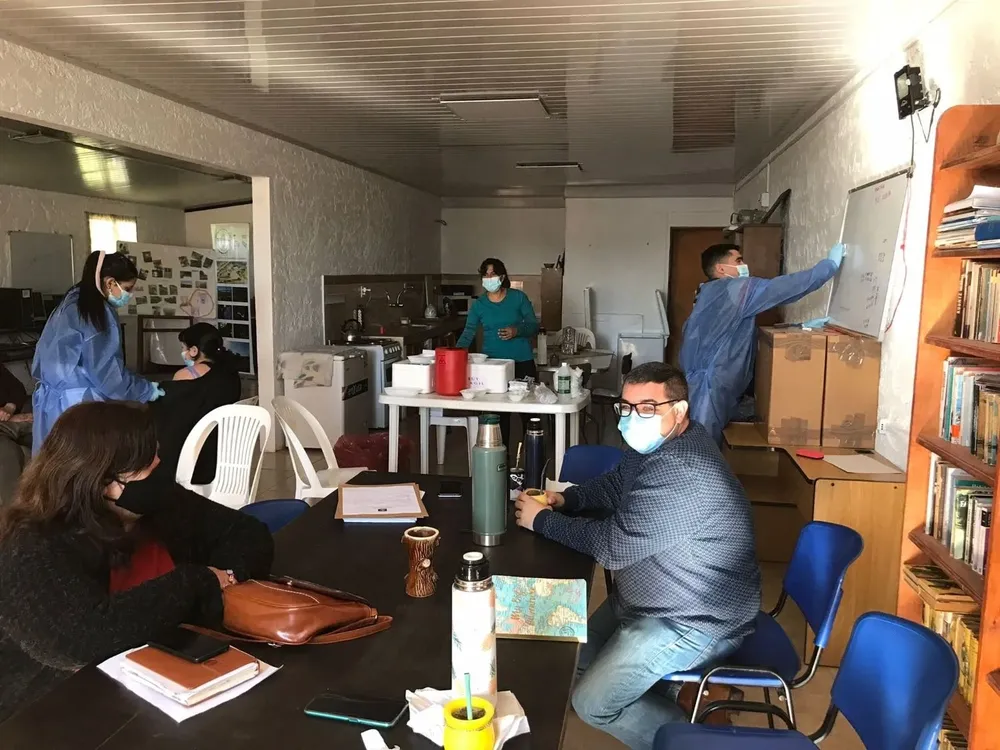 Salón de una cooperativa de mujeres rurales que cedió el lugar para poder vacunar