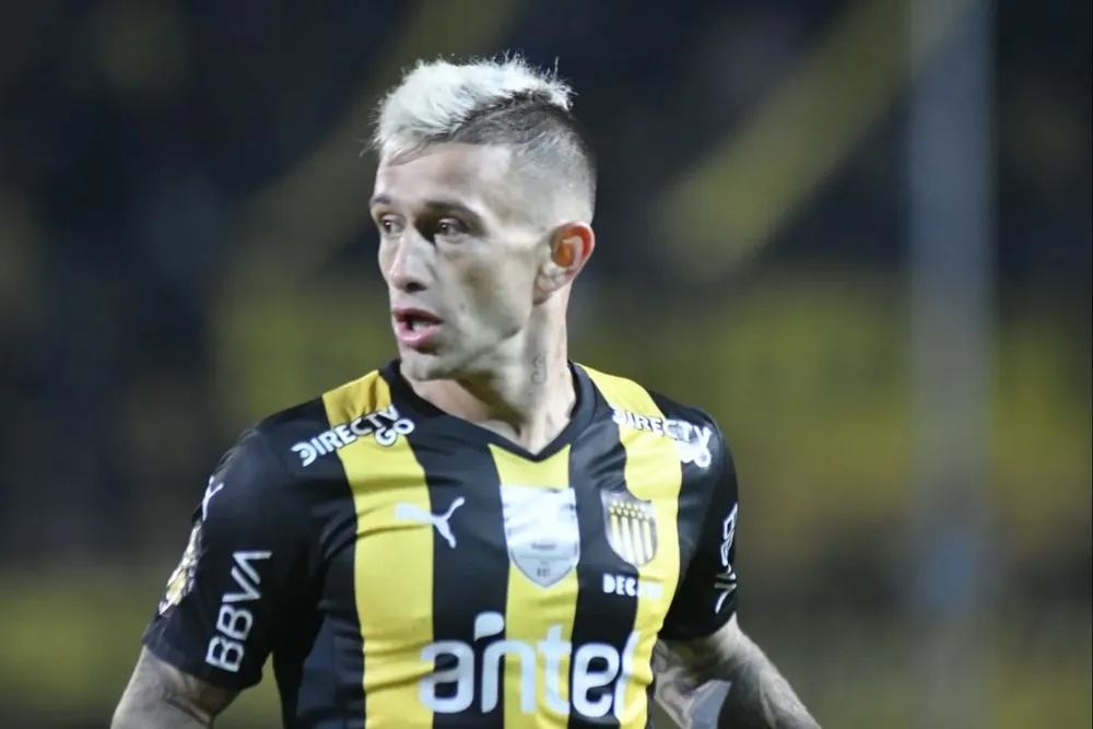 Lozano mostró chispazos, aunque le faltó más llegada