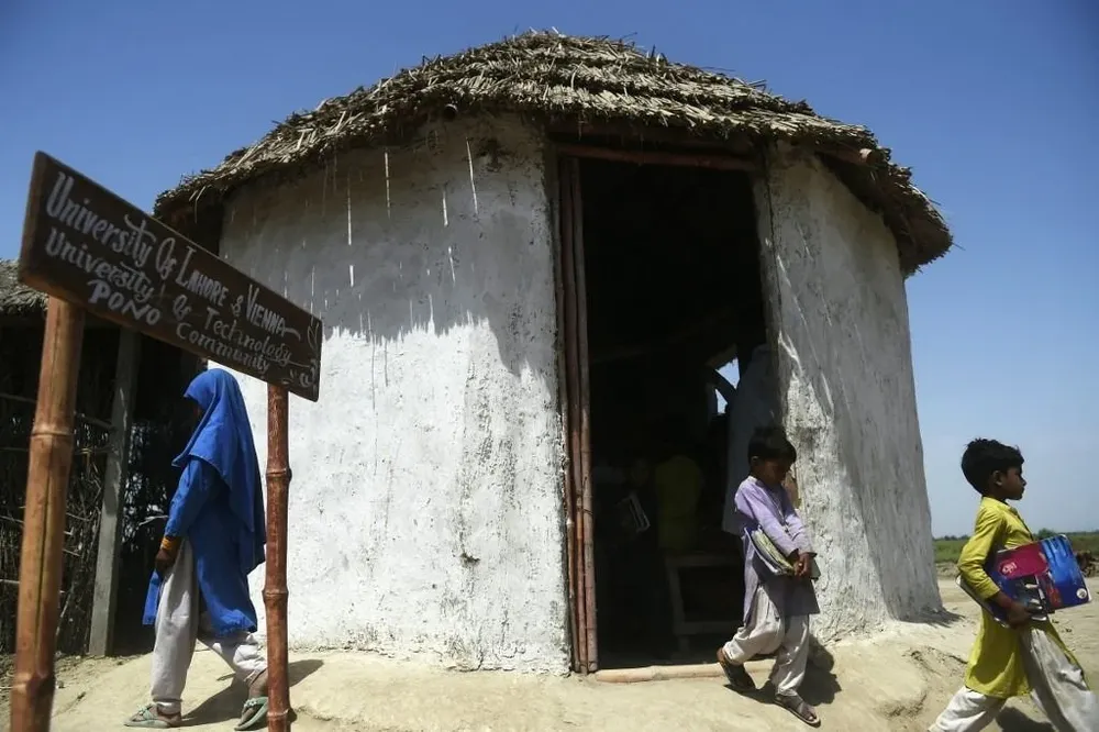 Casas de bambú a prueba de inundaciones en Pakistán