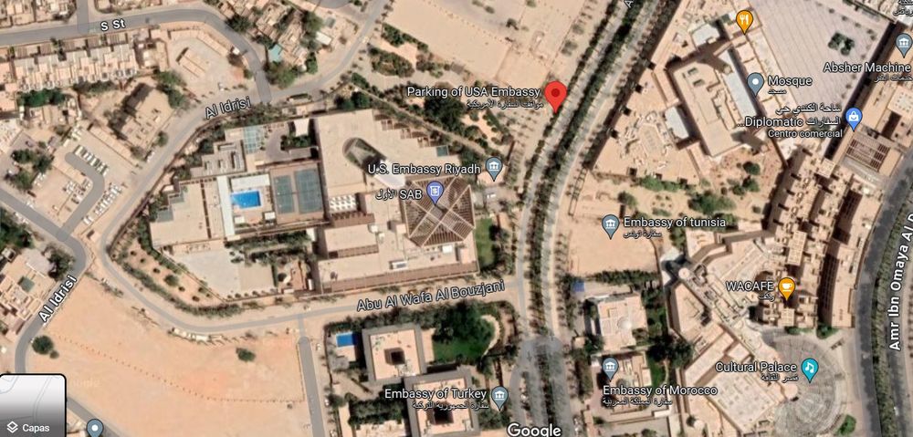 El terreno uruguayo está localizado en Google Maps como Parking de la Embajada de Estados Unidos.
