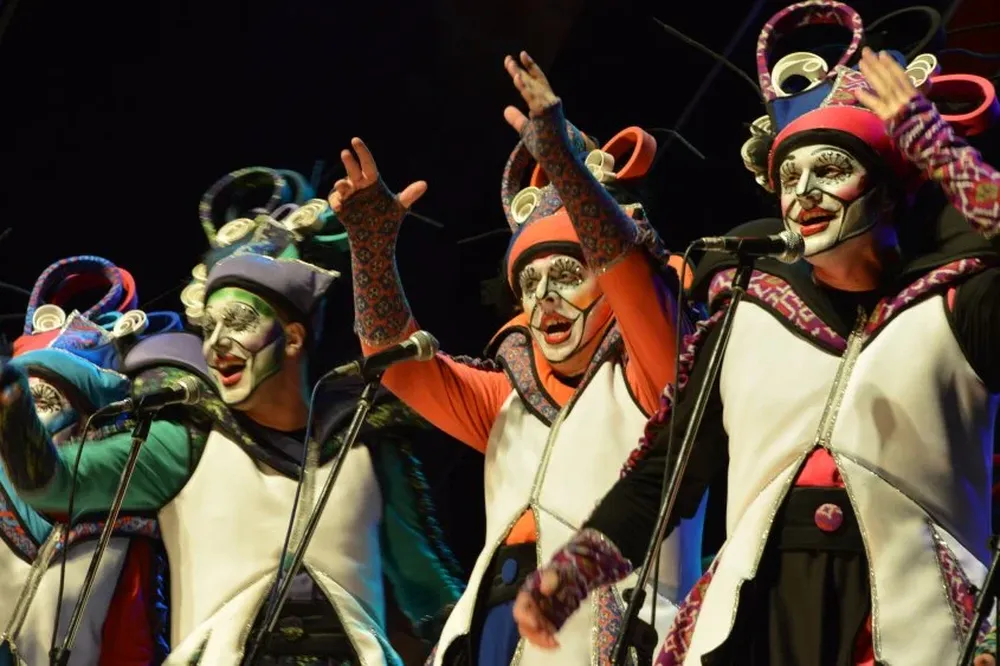 La Gran Muñeca, la murga campeona que saldrá a defender su corona.