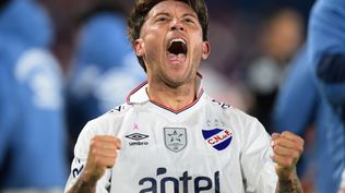 Francisco Calvo celebra su segundo gol para Nacional ante Deportivo Maldonado por el Torneo Clausura