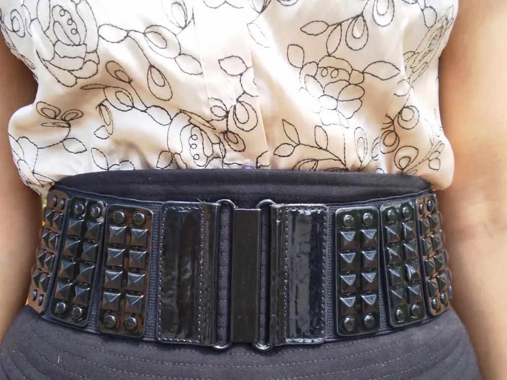 Aunque el cuerpo les pida estar en reposo, las mujeres han aprendido a lidiar con los malestares menstruales en el ámbito laboral