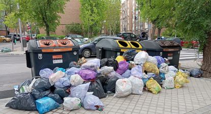 Patrullas secretas y más de 110 multas en un mes por abandono de residuos en Madrid