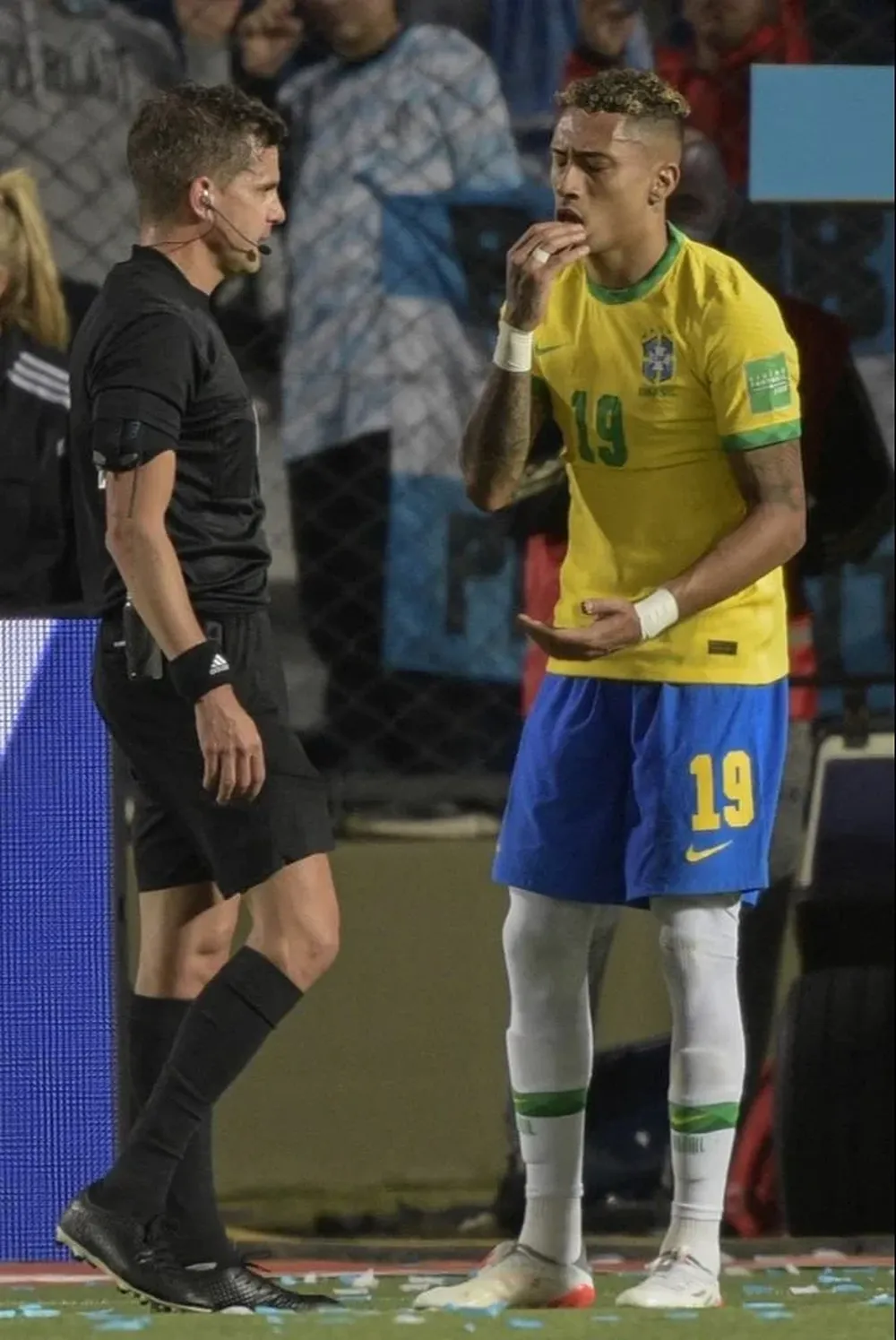 Cunha y Raphinha, cortado tras el codazo