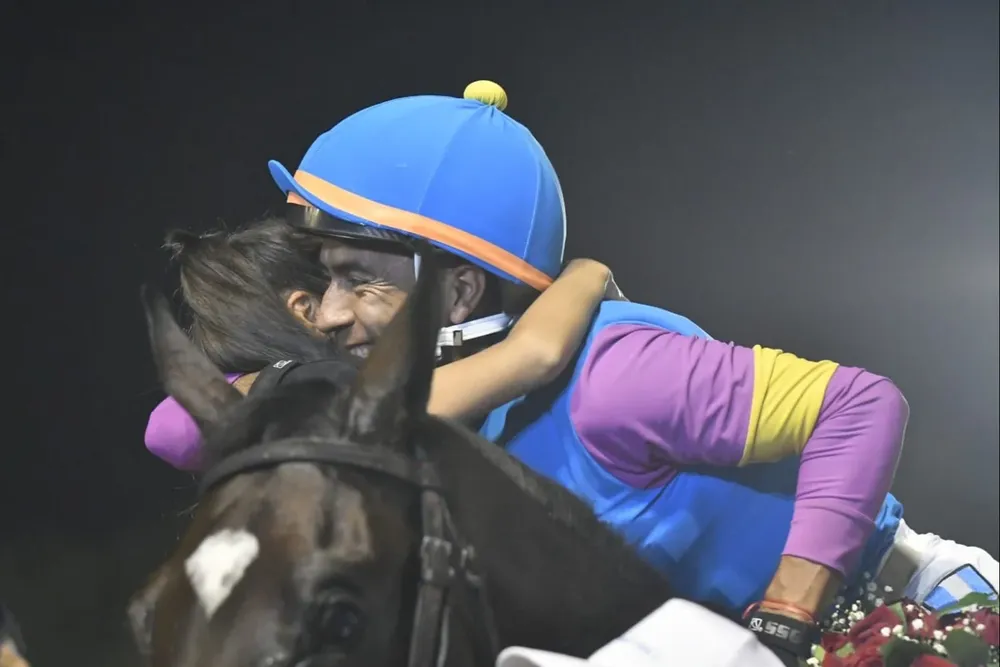 El jockey William Pereyra, ganador de la carrera