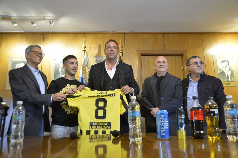 Eduardo Zaidensztat, Leonardo Fernández, Ignacio Ruglio, Edgardo Novick y el representante del jugador, Jorge Chijane Eduardo Zaidensztat, Leonardo Fernández, Ignacio Ruglio, Edgardo Novick y el representante del jugador, Jorge Chijane