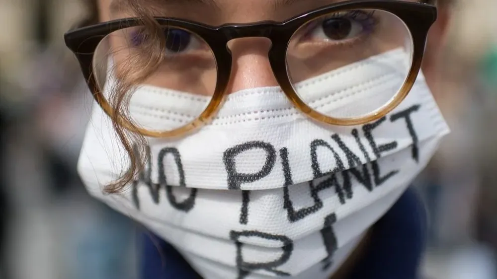 No hay planeta B. Tres cuartas partes de los jóvenes consultados de entre 16 y 25 años piensan que el futuro es aterrador