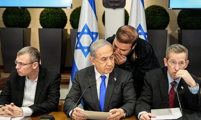 El primer ministro de Israel Benjamín Netanyahu reunido en Tel Aviv con su gabinete.