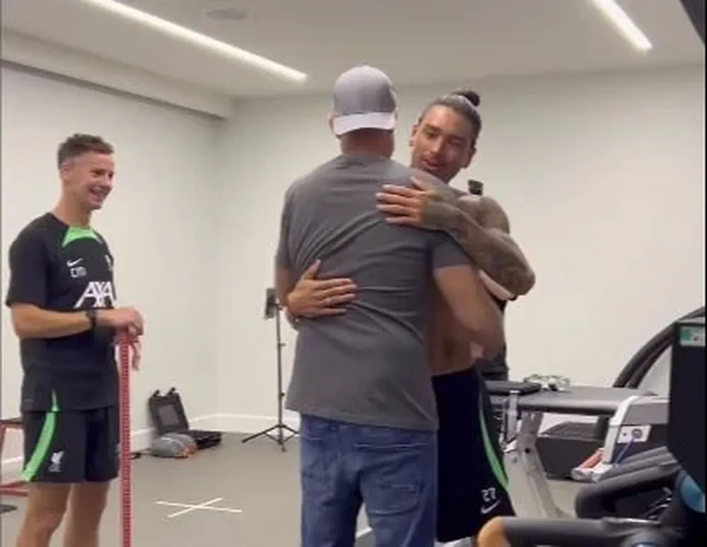 El abrazo de Klopp y Núñez