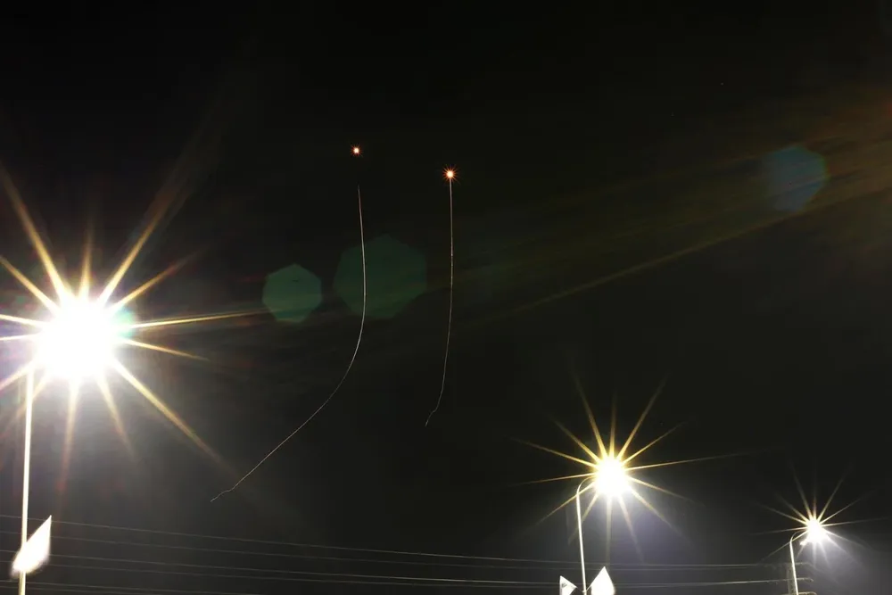 Los misiles de Irán caen sobre las ciudades de Israel.